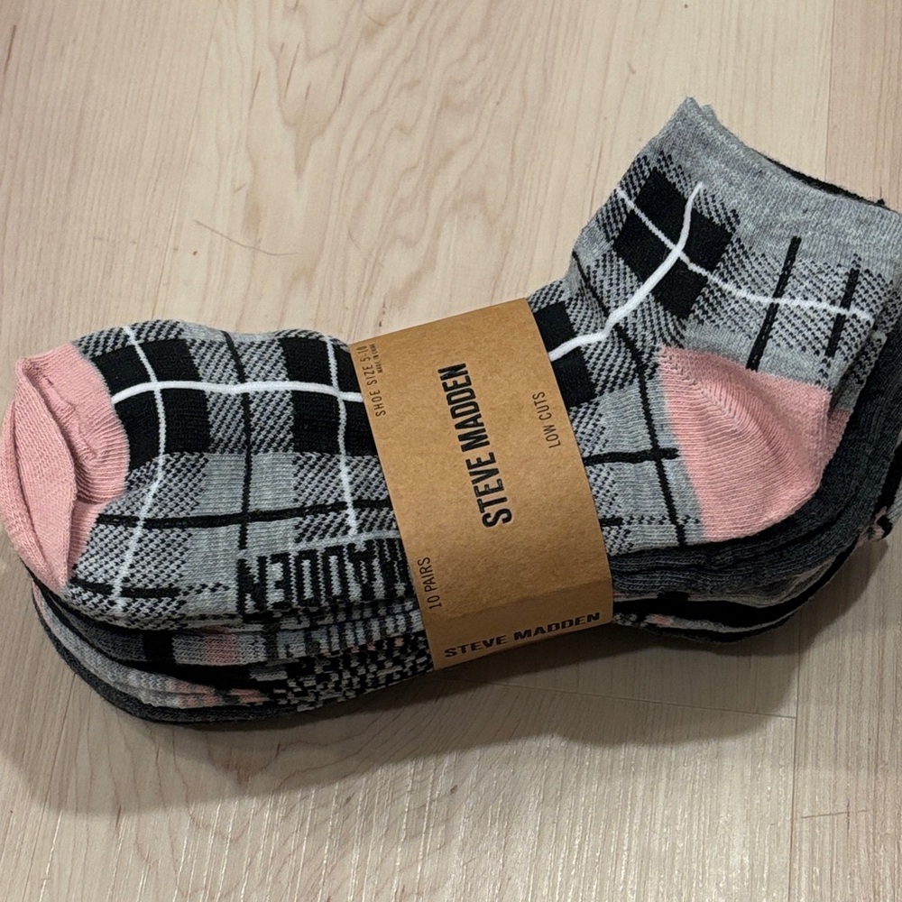 Steve Madden Women’s Low Cut Socks (Multicolor) Fits Shoe Size 5-10